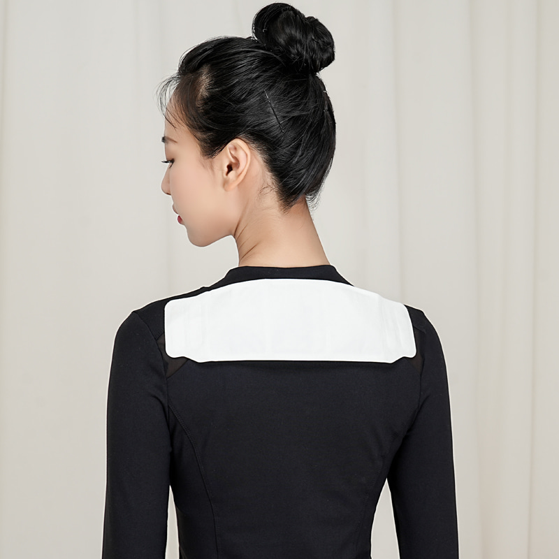 Smärtlindrande värmeplåster för engångsbruk för axeln